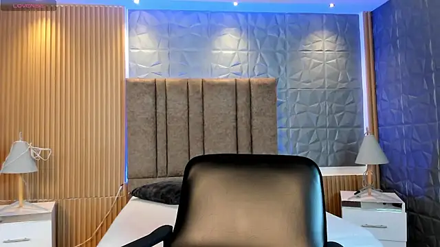 Snapshot of luciana_jones_ chatting on October 6, 7:47 pm luciana jones online show from October 6, 7:47 pm