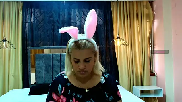 scarlet milf  online show from October 23, 7:34 pm