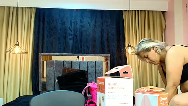 scarlet milf  online show from November 15, 7:29 pm