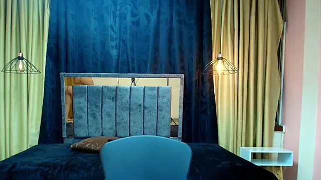 scarlet milf  online show from October 31, 5:15 am