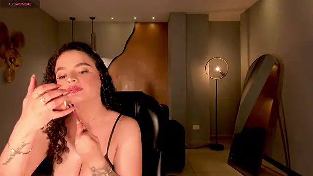 Snapshot of KylieJenkins chatting on December 15, 11:16 am KylieJenkins online show from December 15, 11:16 am