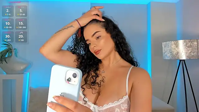 Snapshot of KylieJenkins chatting on June 10, 11:11 am KylieJenkins online show from June 10, 11:11 am