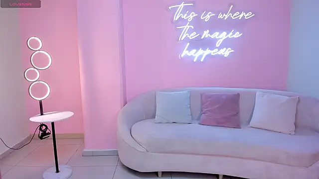 NatalieLewis online show from February 25, 12:38 pm