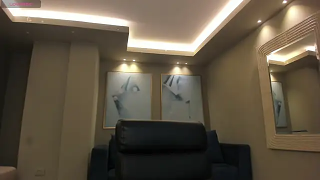 Snapshot of EmilyJohnsonX1 chatting on October 31, 3:25 am EmilyJohnsonX1 online show from October 31, 3:25 am