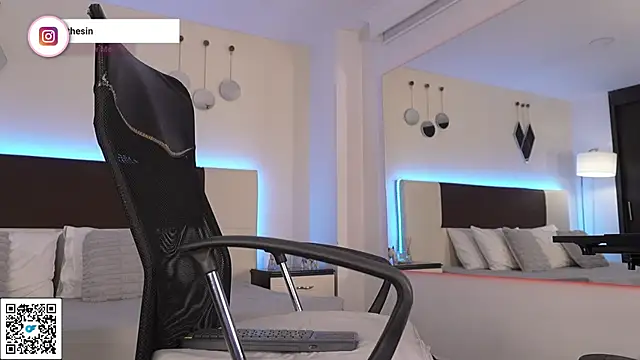 DanteeStone online show from February 8, 5:32 pm