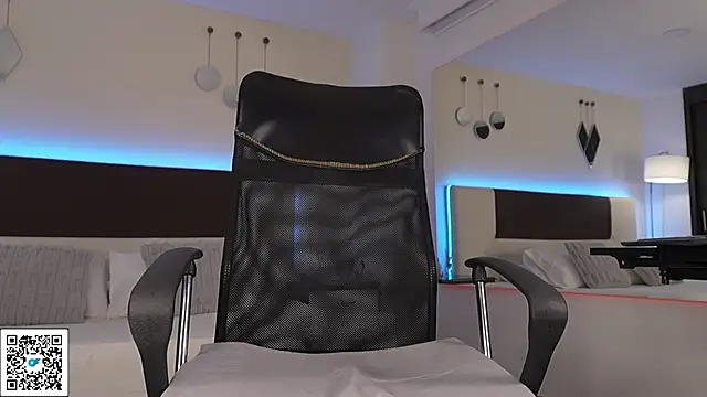 DanteeStone online show from February 4, 6:36 pm