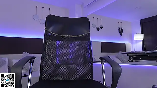 DanteeStone online show from April 11, 3:16 pm