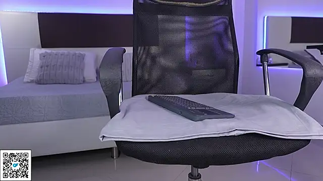 DanteeStone online show from April 14, 8:14 pm