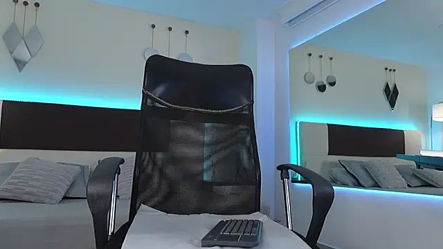 Snapshot of DanteeStone chatting on November 29, 4:18 pm DanteeStone online show from November 29, 4:18 pm