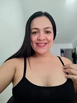 LindaSalo33 online show from October 26, 8:31 pm