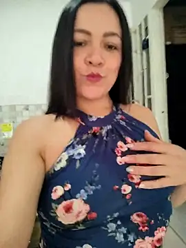 LindaSalo33 online show from October 3, 9:16 pm