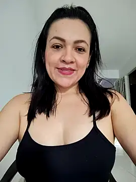 LindaSalo33 online show from October 16, 7:44 pm