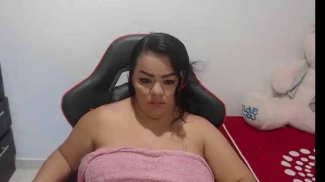 Snapshot of emily_sexxx chatting on November 2, 5:23 am emily sexxx online show from November 2, 5:23 am