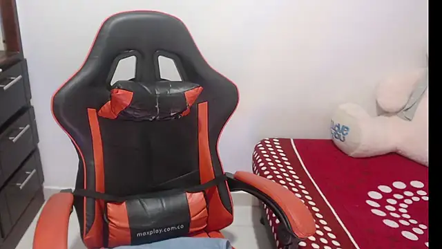 emily sexxx online show from March 27, 8:26 am