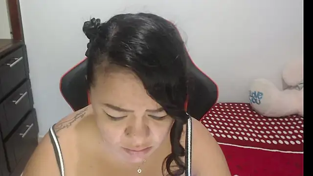 Snapshot of emily_sexxx chatting on November 30, 2:12 am emily sexxx online show from November 30, 2:12 am