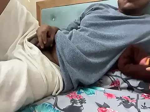 Snapshot of YourBlackBull chatting on October 4, 9:33 am YourBlackBull online show from October 4, 9:33 am