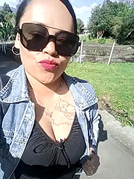 Italia 12 online show from November 9, 1:48 pm