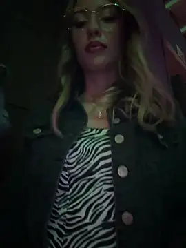 Snapshot of fanyabbey chatting on January 18, 7:01 am fanyabbey online show from January 18, 7:01 am