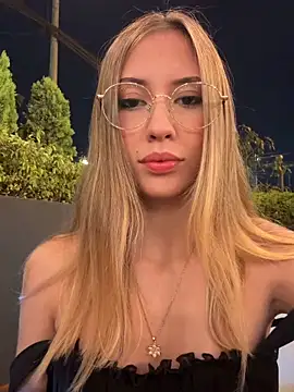 Snapshot of fanyabbey chatting on March 4, 3:58 am fanyabbey online show from March 4, 3:58 am