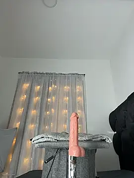 Snapshot of MerliaSsomer chatting on November 7, 1:37 pm MerliaSsomer online show from November 7, 1:37 pm