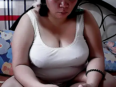 HornyPussie69 online show from March 29, 2:46 am