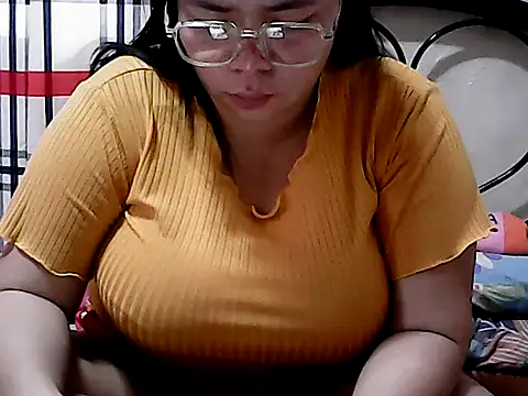 HornyPussie69 online show from April 3, 12:06 am