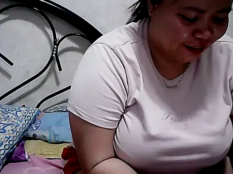 HornyPussie69 online show from July 9, 6:25 am