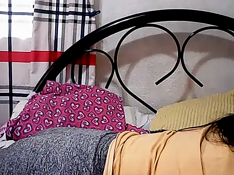 HornyPussie69 online show from March 10, 3:43 am