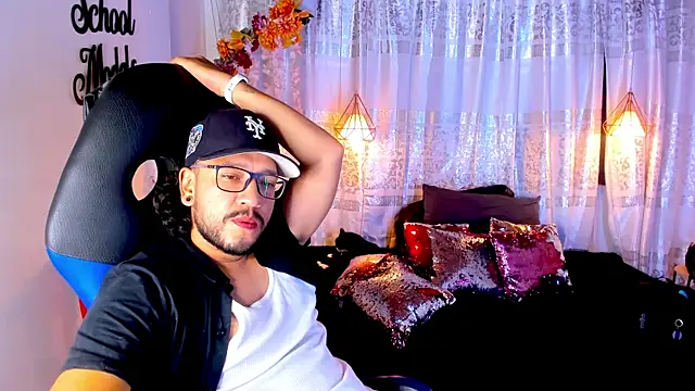 Snapshot of Ethan_w12 chatting on October 13, 8:10 pm Ethan w12 online show from October 13, 8:10 pm