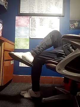 Curious9884 online show from November 12, 10:35 pm