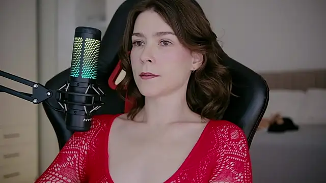 WowHelloAlice online show from February 21, 9:00 am