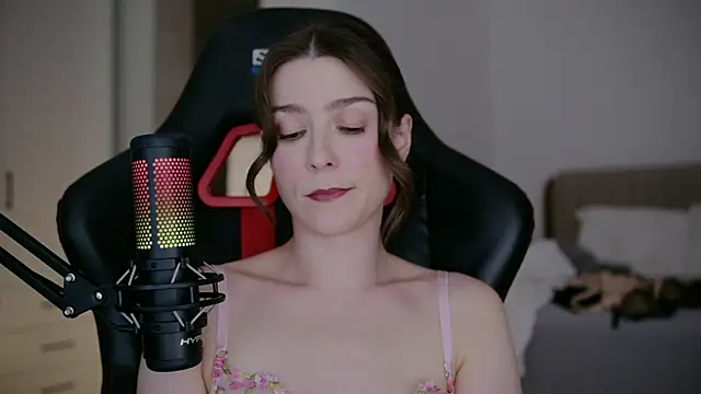 WowHelloAlice online show from March 12, 10:36 pm