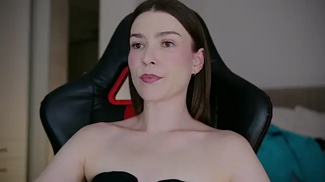 WowHelloAlice online show from April 5, 9:21 pm