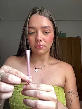 Snapshot of luiza_barcelos chatting on October 13, 1:23 pm luiza barcelos online show from October 13, 1:23 pm
