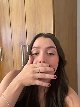 Snapshot of luiza_barcelos chatting on October 2, 5:49 pm luiza barcelos online show from October 2, 5:49 pm