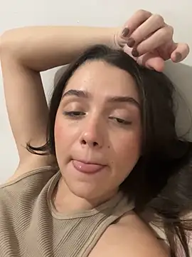 Snapshot of luiza_barcelos chatting on October 17, 8:54 pm luiza barcelos online show from October 17, 8:54 pm