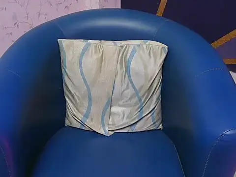 Snapshot of shiny-krisha chatting on November 17, 4:27 am shiny-krisha online show from November 17, 4:27 am