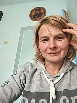 Snapshot of Masha412111 chatting on May 19, 8:43 am Masha412111 online show from May 19, 8:43 am