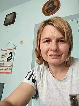 Snapshot of Masha412111 chatting on May 12, 7:27 am Masha412111 online show from May 12, 7:27 am