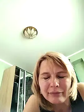 Snapshot of Masha412111 chatting on October 6, 8:37 am Masha412111 online show from October 6, 8:37 am