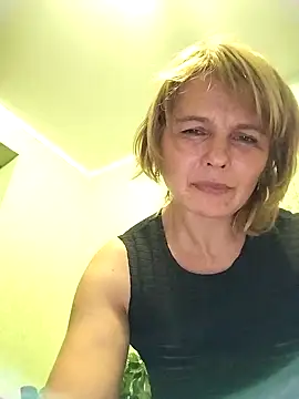 Snapshot of Masha412111 chatting on October 5, 8:21 pm Masha412111 online show from October 5, 8:21 pm