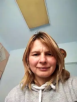 Snapshot of Masha412111 chatting on February 13, 8:47 am Masha412111 online show from February 13, 8:47 am