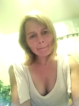 Snapshot of Masha412111 chatting on November 18, 8:23 pm Masha412111 online show from November 18, 8:23 pm