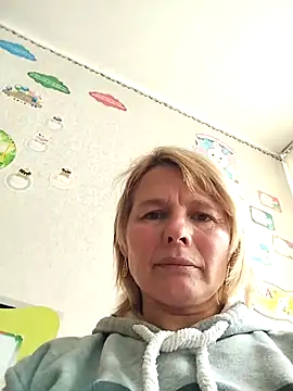 Snapshot of Masha412111 chatting on October 2, 11:13 am Masha412111 online show from October 2, 11:13 am