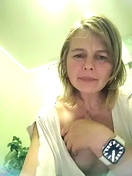 Snapshot of Masha412111 chatting on December 2, 9:05 pm Masha412111 online show from December 2, 9:05 pm