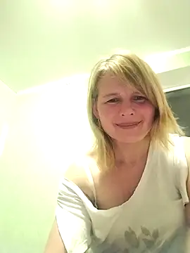 Snapshot of Masha412111 chatting on February 15, 8:52 pm Masha412111 online show from February 15, 8:52 pm