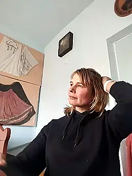 Snapshot of Masha412111 chatting on December 15, 9:37 am Masha412111 online show from December 15, 9:37 am