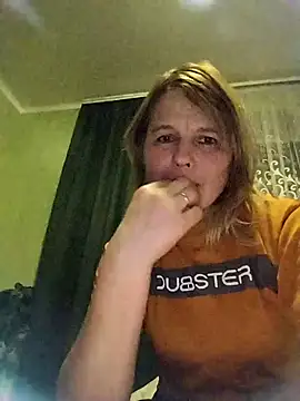 Snapshot of Masha412111 chatting on February 22, 10:22 pm Masha412111 online show from February 22, 10:22 pm