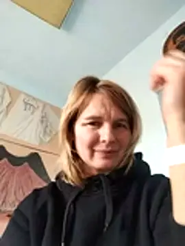 Snapshot of Masha412111 chatting on December 18, 8:30 am Masha412111 online show from December 18, 8:30 am