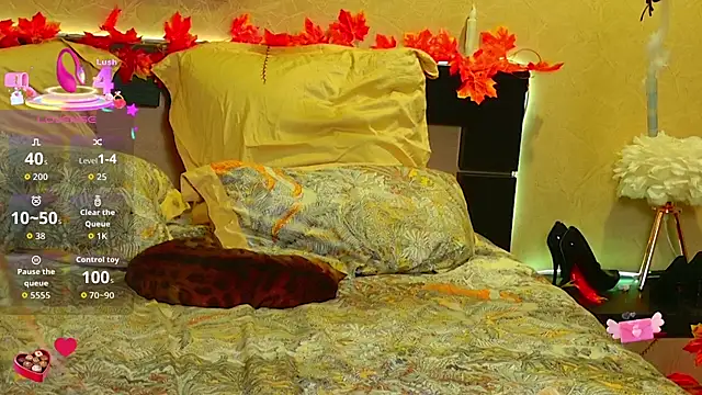 EmilyWhispers online show from November 5, 7:39 pm